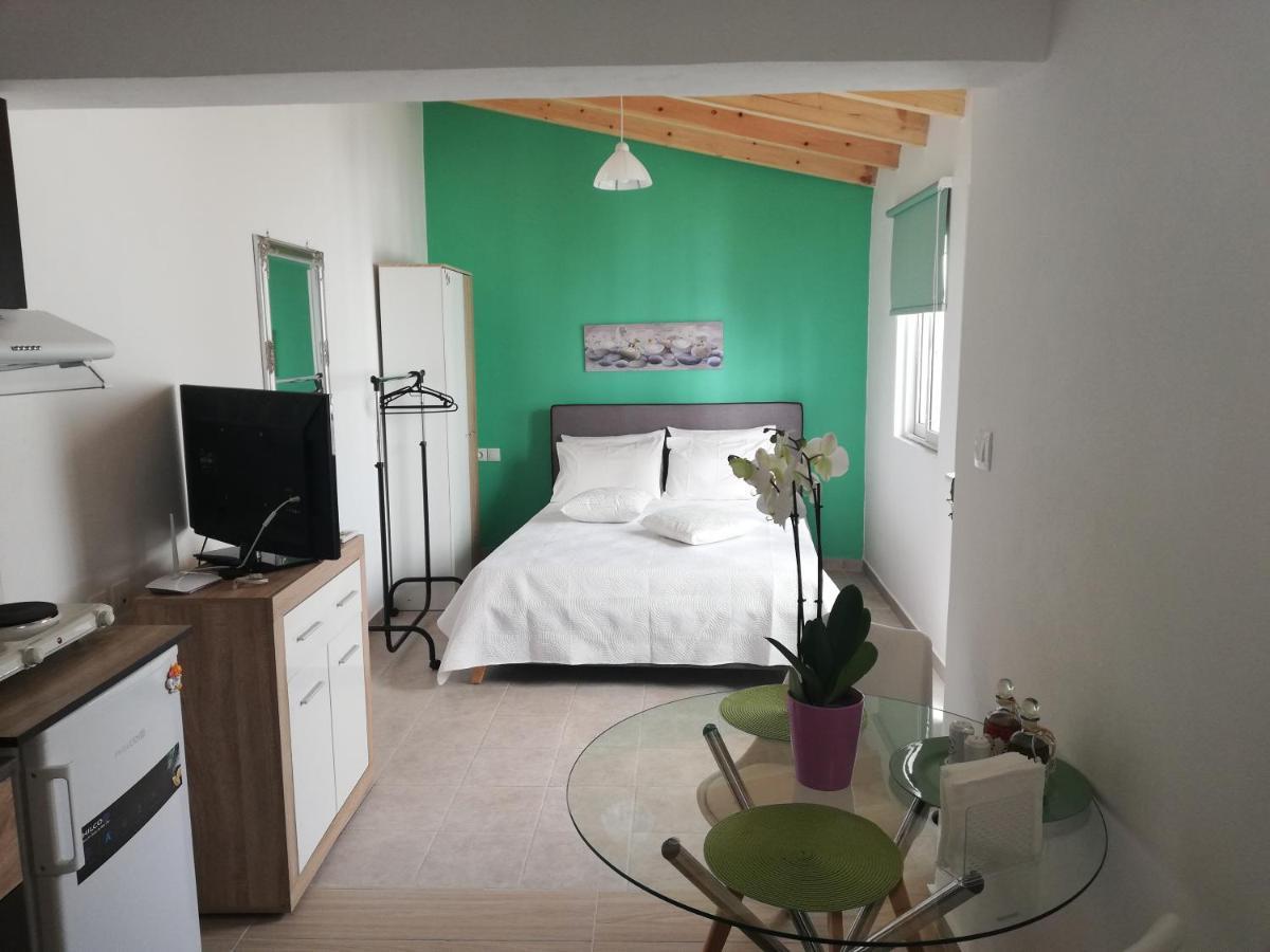 Small Studio With Yard Chania  Luaran gambar